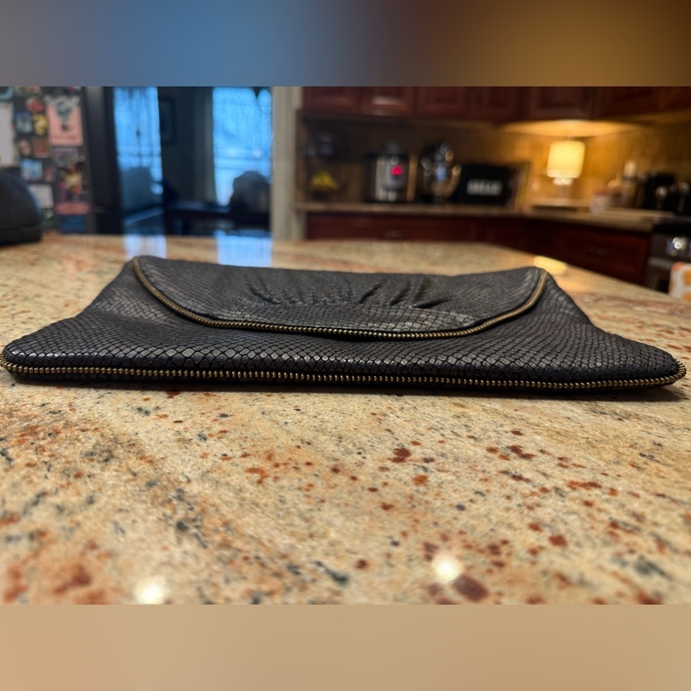 LAUREN MERKIN BLACK SNAKESKIN EMBOSSED LEATHER CLUTCH - Picture 3 of 14